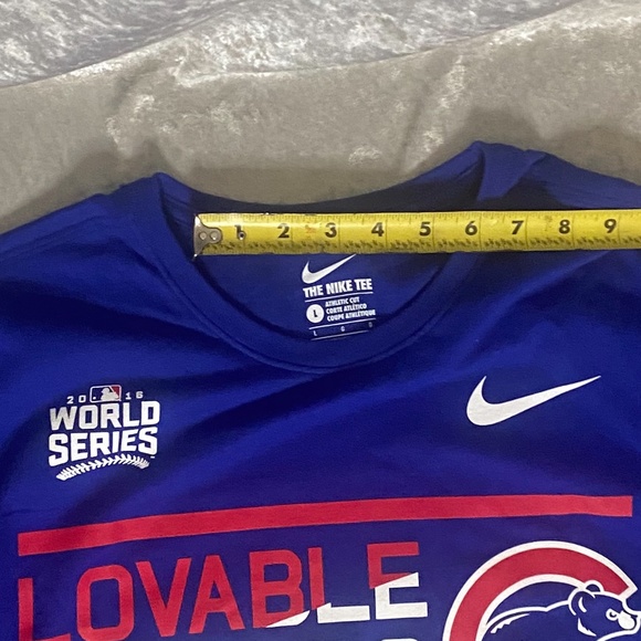 NIKE 2018 CHICAGO CUBS WORLD SERIES CHAMPIONS GRAPHIC T-SHIRT - Picture 6 of 8